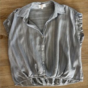 Kut from the Kloth Women's Button-Down in Striped Gray